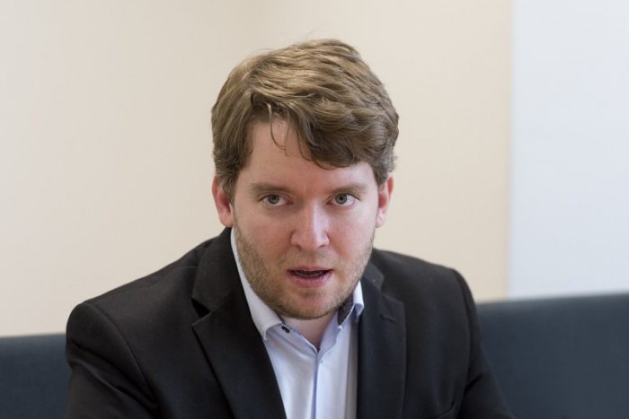 Ilustračný obrázok k článku Na Horehronie mieri splnomocnenec Á. Ravasz: Streľba na Rómov bola vrchol ľadovca