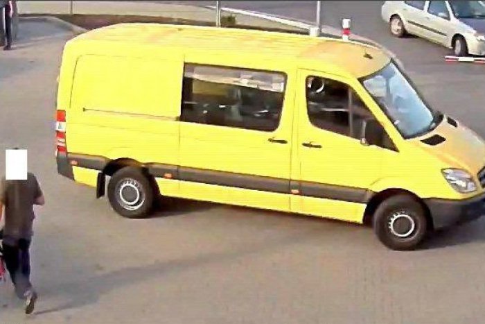 Ilustračný obrázok k článku FOTO: Polícia hľadá svedkov nehody v Bystrici. Podozrivé vozidlo zachytili kamery