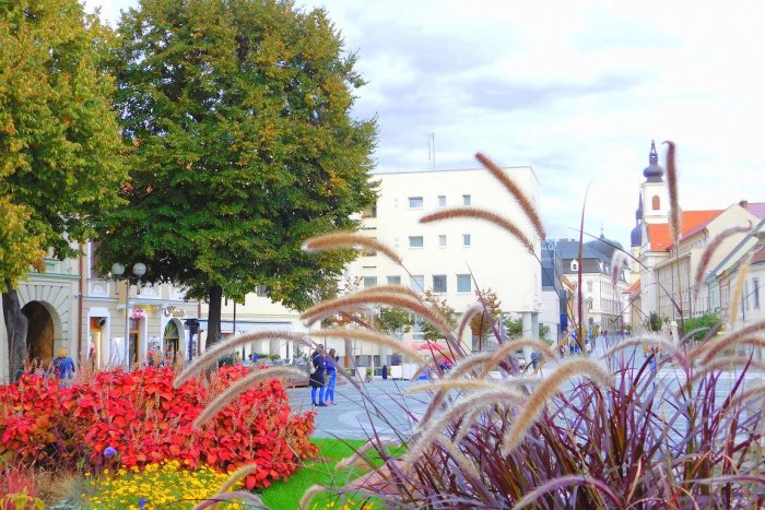 Ilustračný obrázok k článku Trnave jesenný šat pristane: Pestrofarebné mesto v OBRAZOCH