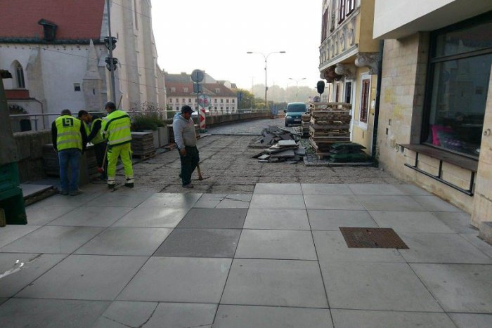 Ilustračný obrázok k článku "Začarovaná" dlažba na Židovskej: Vymieňajú ju znova, tentoraz za starostove peniaze