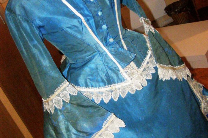 Ilustračný obrázok k článku Vzácny exponát z mikulášskeho depozitu: Svadobné šaty zemianky sú výnimočné! FOTO