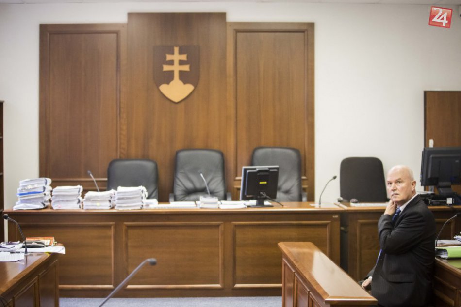 Ilustračný obrázok k článku Kauza nástenkový tender: Exministri Štefanov a Janušek spoznali konečné tresty