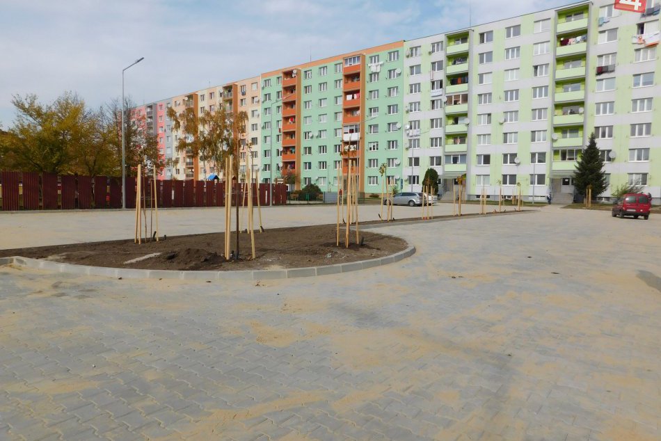 Ilustračný obrázok k článku Dobrá správa pre vodičov na sídlisku Mier:  Nové parkovisko je hotové, FOTO