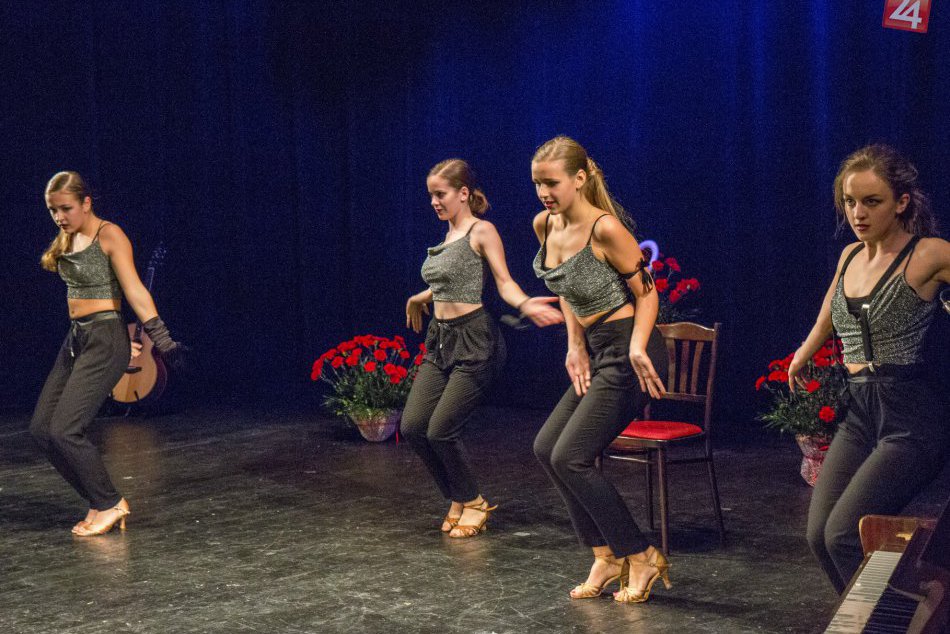 Ilustračný obrázok k článku Javorka oslávila štvrťstoročnicu: Slávnostná akadémia sa konala v divadle, FOTO