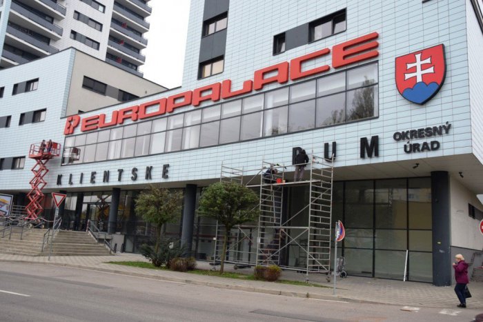Ilustračný obrázok k článku Prvé pracoviská sa už sťahujú z mestského úradu: Bacha na tento termín!