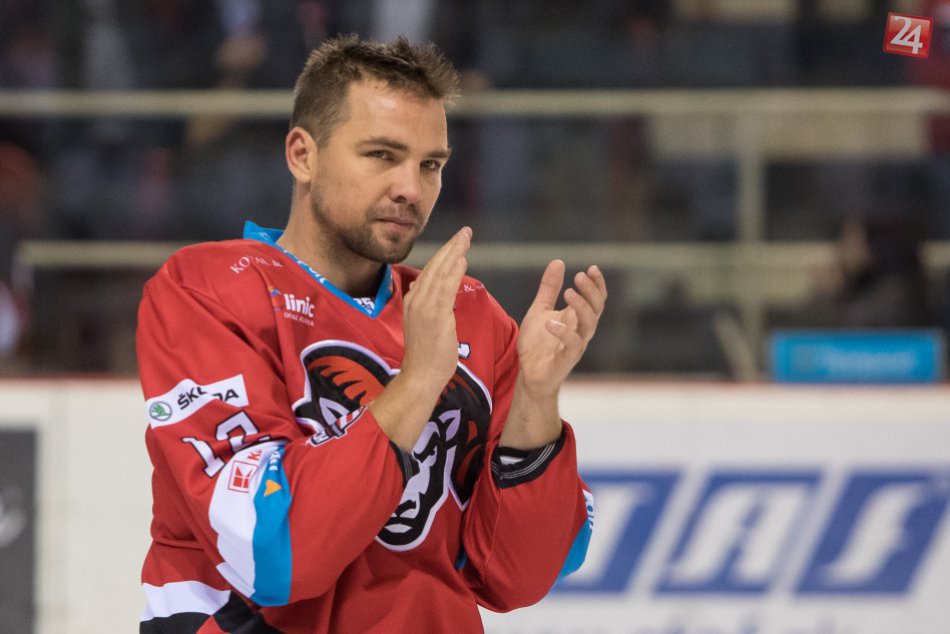 Ilustračný obrázok k článku FOTO: Bystričania sa s Hudecom rozlúčili veľkolepo. Zámkom nastrieľali osmičku