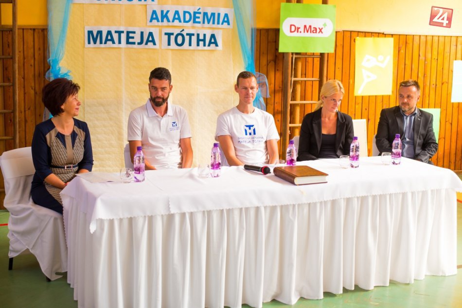 Ilustračný obrázok k článku FOTO: Vzácna návšteva v Revúcej. Do nášho mesta zavítal olympijský víťaz Matej Tóth
