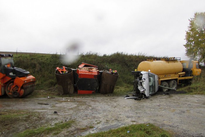 Ilustračný obrázok k článku Pod Tatrami vodič narazil autom do cestného valca: Z miesta nehody odišiel!