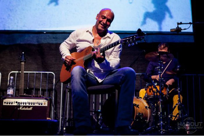 Ilustračný obrázok k článku SÚŤAŽ: Nitru čaká gitarový zážitok: Predstavia sa Michal Pavlíček aj Henry Tóth