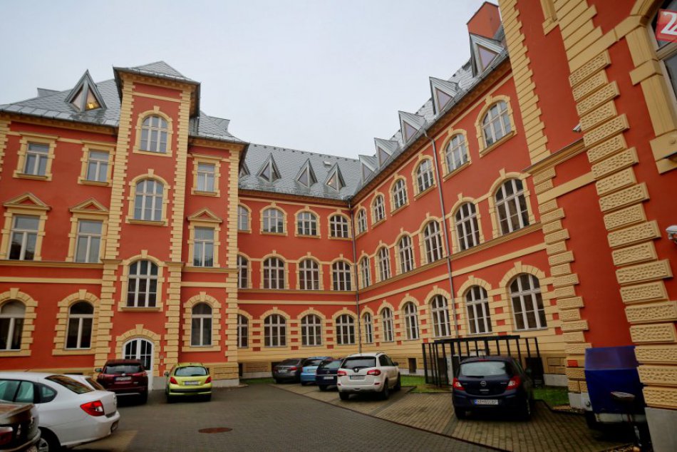 Ilustračný obrázok k článku Krajský súd v Bystrici otvorili ľuďom. Dostali sa aj na miesta, kde sa bežne nesmie