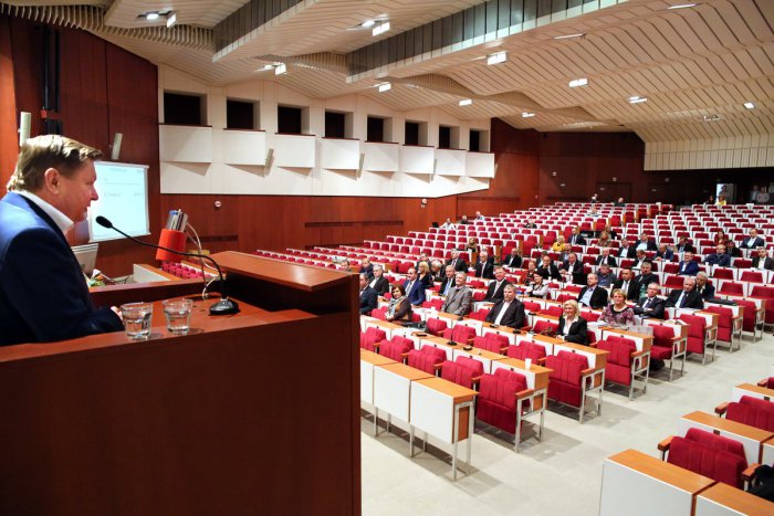 Ilustračný obrázok k článku Poslanci rokovali poslednýkrát vo štvrtom volebnom období: Odklepli úpravu rozpočtu aj pre naše okolie