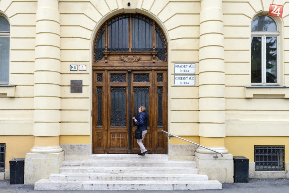Ilustračný obrázok k článku Anonymné nahlásenie bomby: Polícia prehľadávala aj súd v Nitre