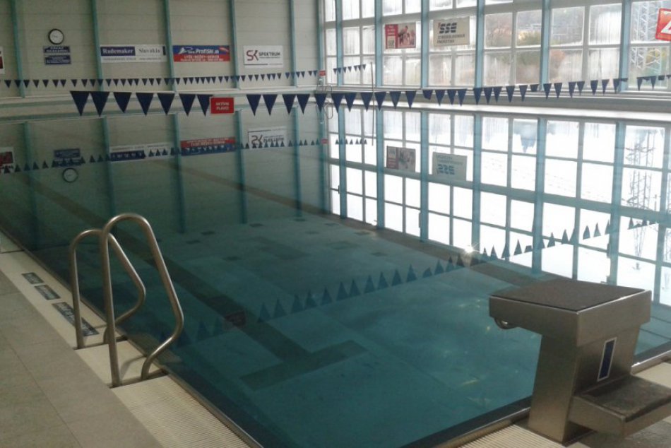 Ilustračný obrázok k článku Považskobystrickú plaváreň zatvorili: Ako to bude s problémovým stropom?