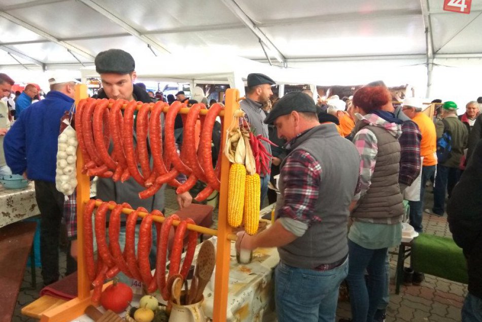 Ilustračný obrázok k článku FOTO+VIDEO: Zámky ožili cez víkend Klobfestom: Hlavné námestie zaplnili dobroty