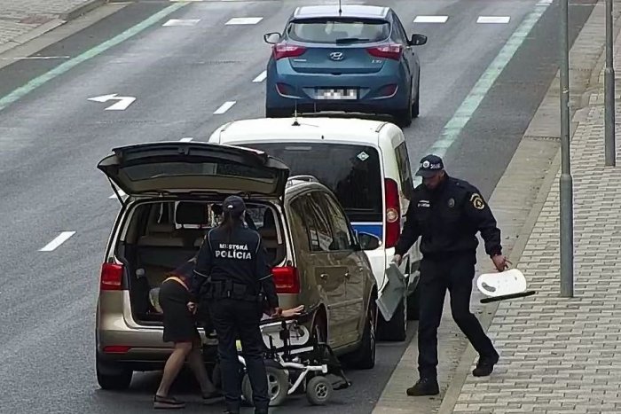 Ilustračný obrázok k článku FOTO: Zvolenskí policajti si zaslúžia klobúk dole. Za svoj čin sa dočkali krásnej vďaky