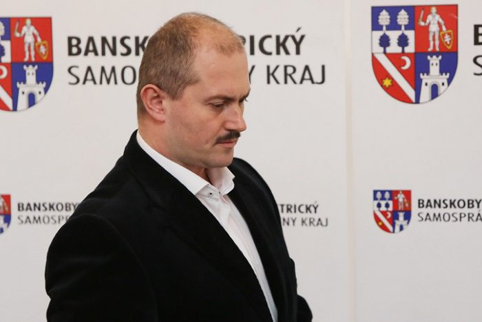 Ilustračný obrázok k článku Konečne sme sa dočkali: Kotleba oznámil, kedy a kde odovzdá úrad Lunterovi