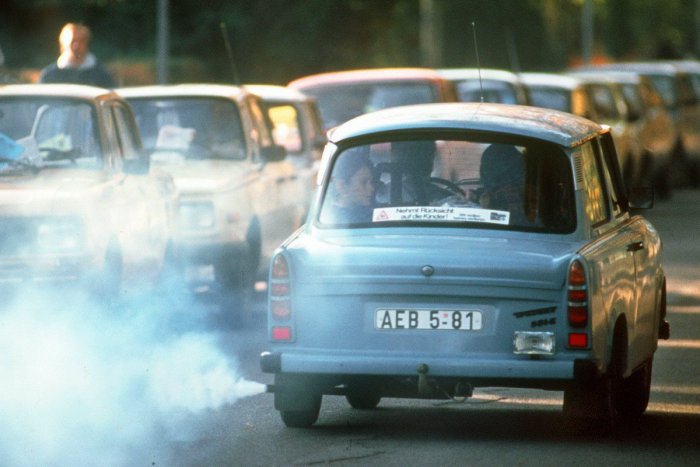 Ilustračný obrázok k článku RANNÁ ŠTVORKA: Legendárne auto Trabant oslavuje 60 rokov, meniny má René