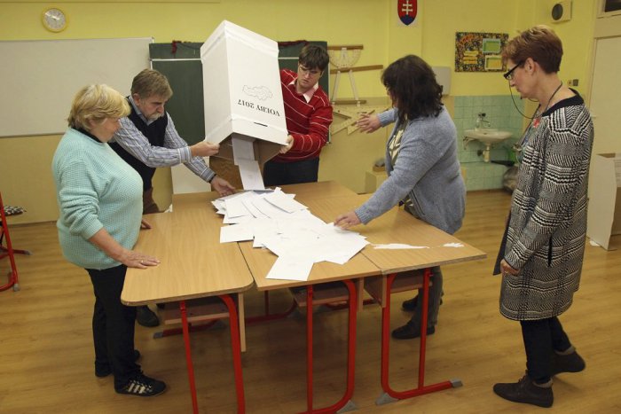 Ilustračný obrázok k článku Ľudia rozhodli v prieskume: Voľby by vo februári vyhral Smer-SD, druhá je SaS