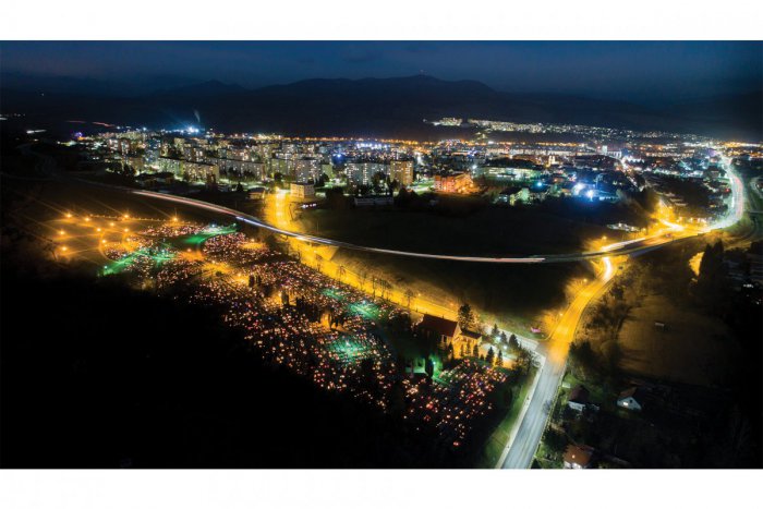 Ilustračný obrázok k článku Prvého sa slávili svätí, druhého dušičky