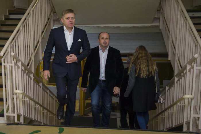 Ilustračný obrázok k článku Vedenie Smeru-SD diskutovalo o krajských voľbách bez premiéra Roberta Fica