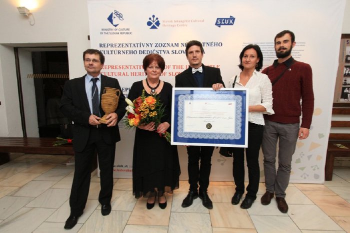 Ilustračný obrázok k článku Ocenenie z rúk ministra pre Považské múzeum: O drotárske zbierky je dobre postarané