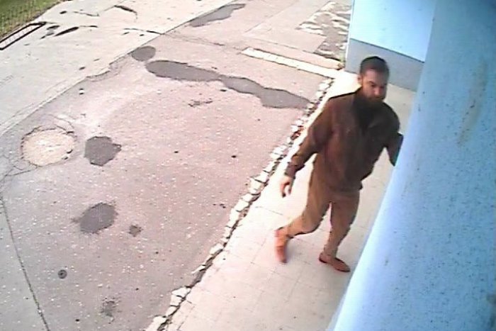 Ilustračný obrázok k článku Okradli šaliansku dôchodkyňu: Pomôžte pri pátraní!