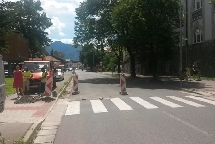 Ilustračný obrázok k článku V Mikuláši inovujú priechody: Takmer polstovku radnica nasvecuje nabielo