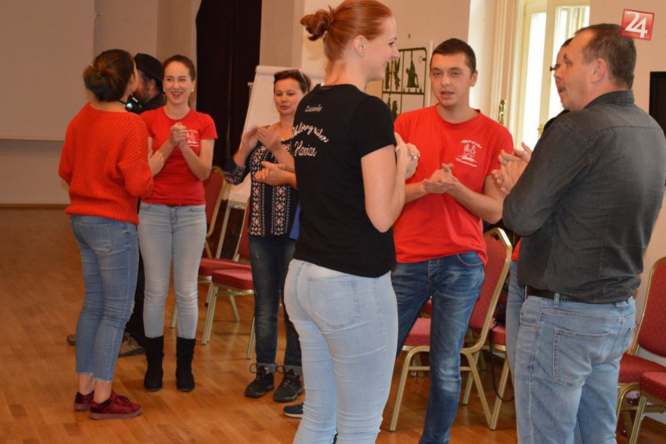 Ilustračný obrázok k článku Metodické stretnutie folkloristov: Do GOS-ky zavítal pedagóg, choreograf a režisér Martin Urban