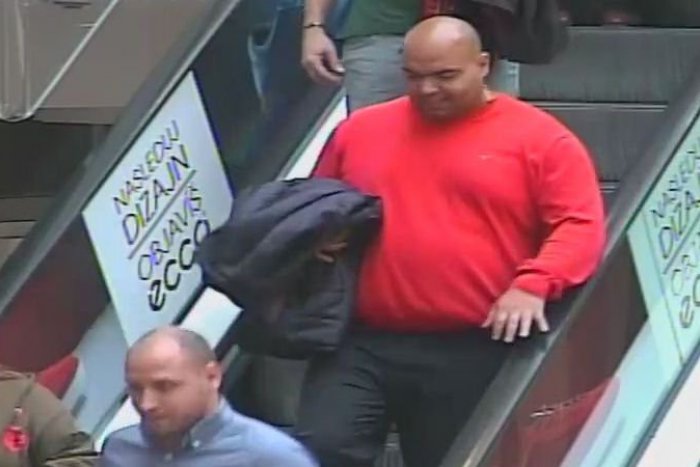 Ilustračný obrázok k článku FOTO: Krádež iPhonu v bystrickom nákupnom centre. Polícia pátra po svedkoch