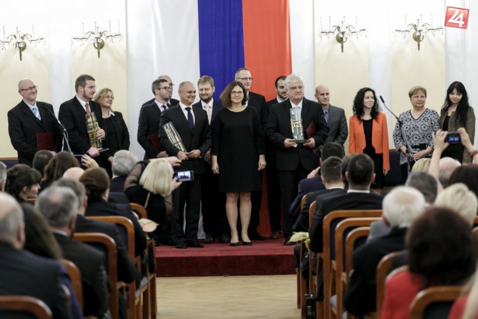 Ilustračný obrázok k článku Slovenským vedcom sa dostalo pocty: Prebrali si  Ceny za vedu a techniku