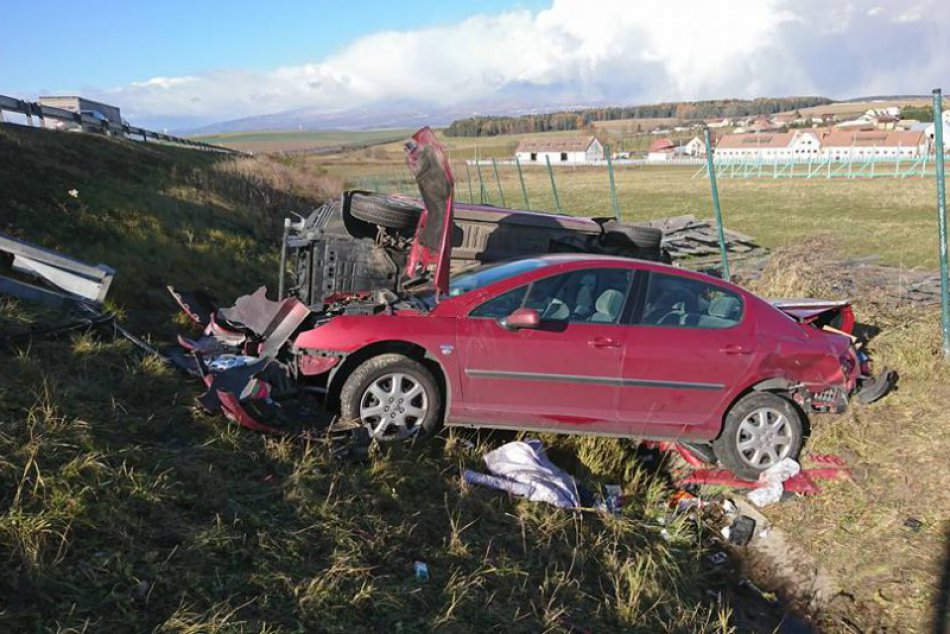 Ilustračný obrázok k článku Vážna nehoda na severnej diaľnici D1: Zranenú ženu (74) odvážal vrtuľník