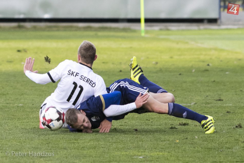 Ilustračný obrázok k článku Domáca jesenná rozlúčka víťazná: Tri body pre Poprad opäť vystrieľal Šesták