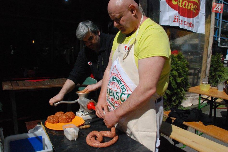 Ilustračný obrázok k článku Dúbravkou sa ponesie vôňa domácich klobás. Príďte ochutnať aj vy!