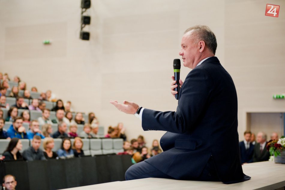 Ilustračný obrázok k článku Andrej Kiska navštívil UCM v Trnave: Na univerzite diskutoval so študentmi