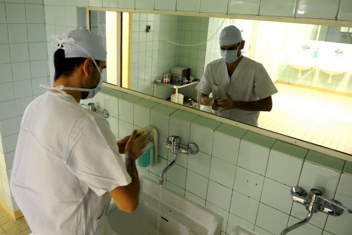 Ilustračný obrázok k článku Ako sa chrániť pred infekciou v nemocniciach? Umytie rúk teplou vodou nestačí