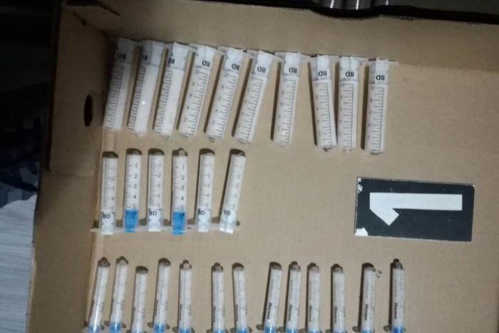 Ilustračný obrázok k článku Policajná razia odhalila výrobne na tvrdé drogy: FOTO priamo z miesta