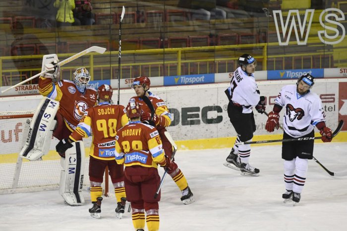 Ilustračný obrázok k článku Tipsport liga v kocke: Dukla stále nenašla premožiteľa na domácom ľade