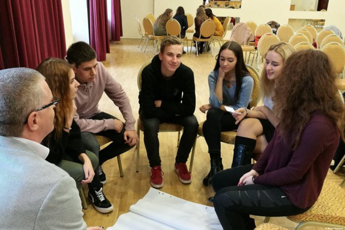 Ilustračný obrázok k článku Študentská konferencia: Riešili sa rôzne otázky týkajúce sa života mládeže v našom meste, FOTO