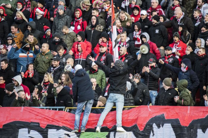 Ilustračný obrázok k článku Počas futbalového derby Slovana s Trnavou mala polícia plné ruky práce