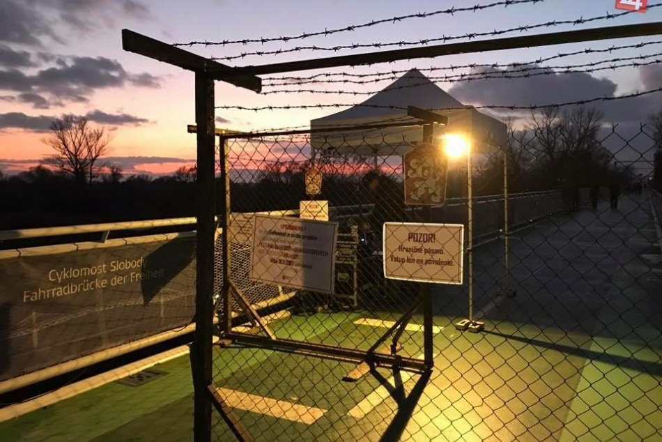 Ilustračný obrázok k článku Spomienka na železnú oponu: Opäť zatvoria hranice medzi Slovenskom a Rakúskom