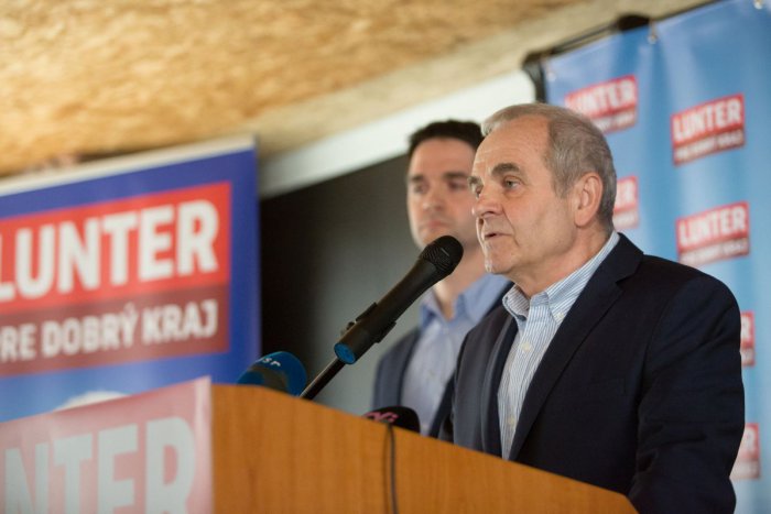 Ilustračný obrázok k článku Lunter upozorňuje na podozrivý predaj majetku. TAKTO zareagoval Uhrík