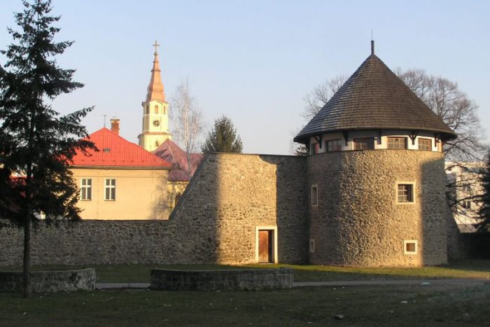 Ilustračný obrázok k článku Stredoveká bašta vo Zvolene naďalej chátra: Nad akou možnosťou sa uvažuje?