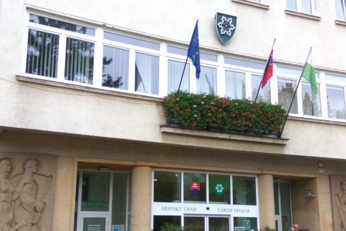 Ilustračný obrázok k článku Súťaž si posvietila na weby samospráv: Novozámocká radnica v prvej trojke