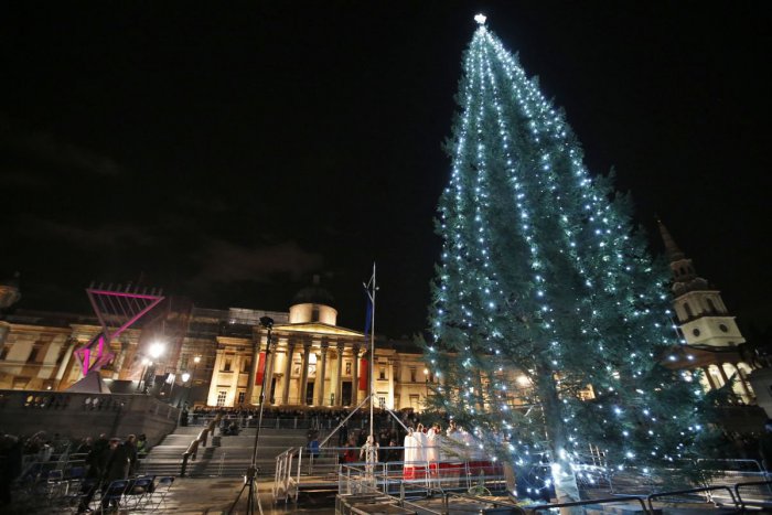 Ilustračný obrázok k článku KURIOZITA DŇA: Londýn každoročne zdobí stromček z Nórska, je darom obyvateľov Osla