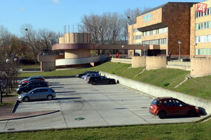 Ilustračný obrázok k článku Ako ďalej s parkovaním pri nemocniciach? Bude bezplatné?