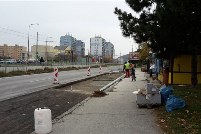 Ilustračný obrázok k článku Magistrát začne od soboty opravovať ďalší úsek Saratovskej ulice v Dúbravke