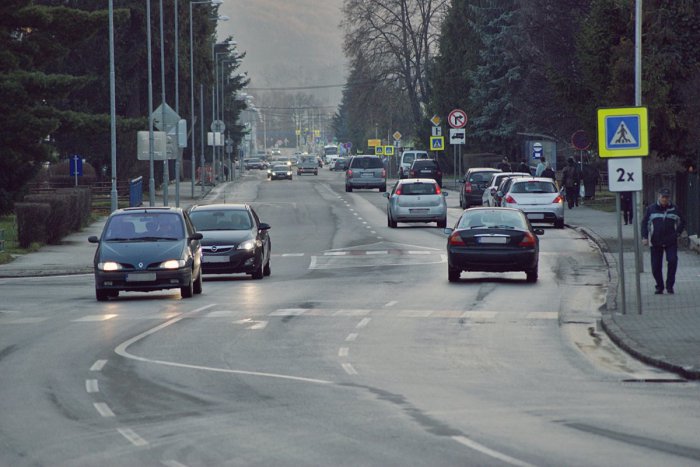 Ilustračný obrázok k článku Špeciálny FOTOKVÍZ pre šoférov: Ovládate aj bez značiek povolené rýchlosti v Rožňave?