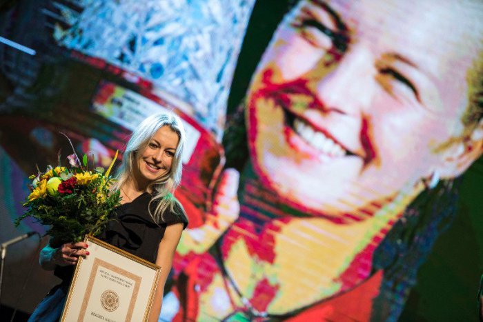 Ilustračný obrázok k článku Veľká pocta aj pre Nové Zámky: Rodáčku z nášho mesta uviedli do Siene slávy