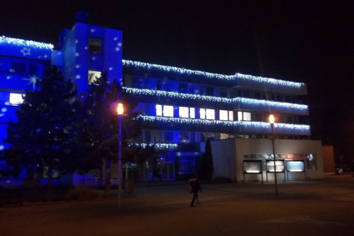 Ilustračný obrázok k článku Mesto Šaľa dopĺňa vianočnú výzdobu: Pribudne aj žiariaca brána