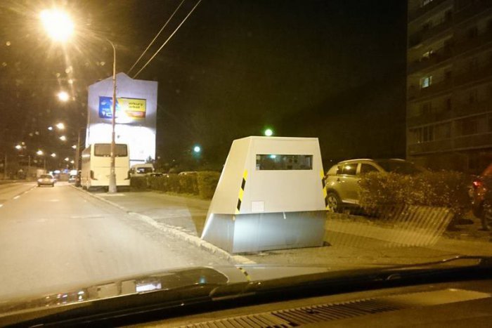 Ilustračný obrázok k článku Všimli ste si pri ceste takéto zariadenie? Polícia skúša nový radar